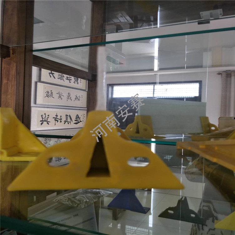 地板梁支架